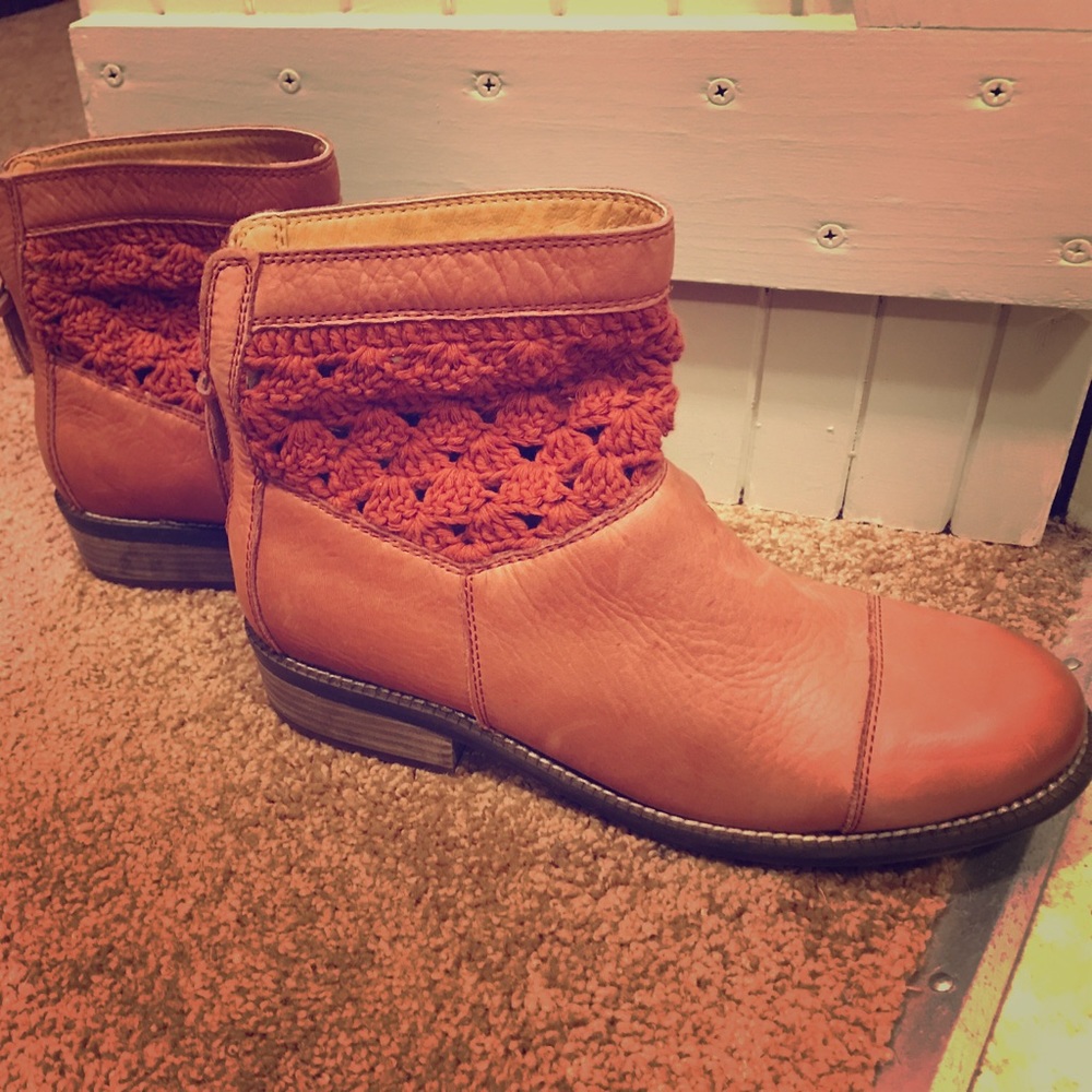 COPY - Perfect for Fall ankle boots, size 8! Neve…